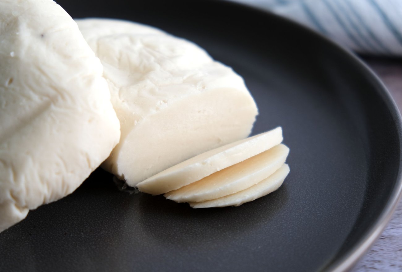 Your vegan mozzarella will be sliceable after about an hour in the refrigerator.