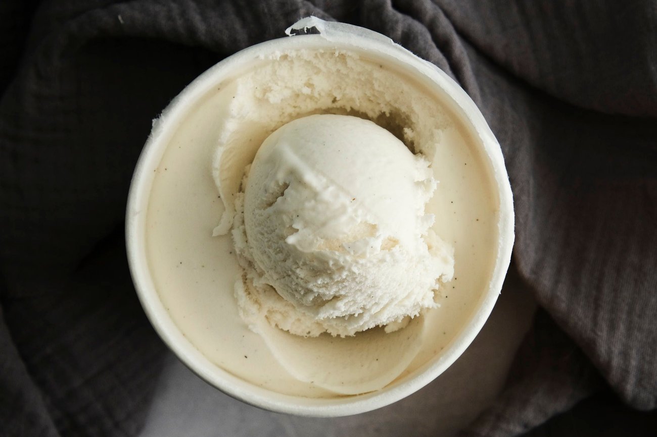 The Oatly Frozen Dessert has a really nice texture, which you could probably serve without anyone noticing the missing dairy.