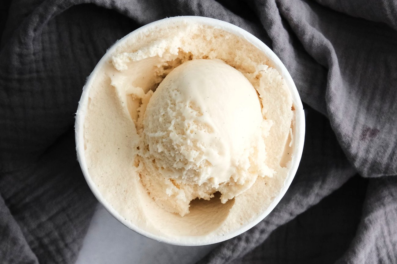 The Wondermilk Vanilla Frozen Dessert has a classic American vanilla flavor. It even looks the part, with its slight yellow color from annatto extract.