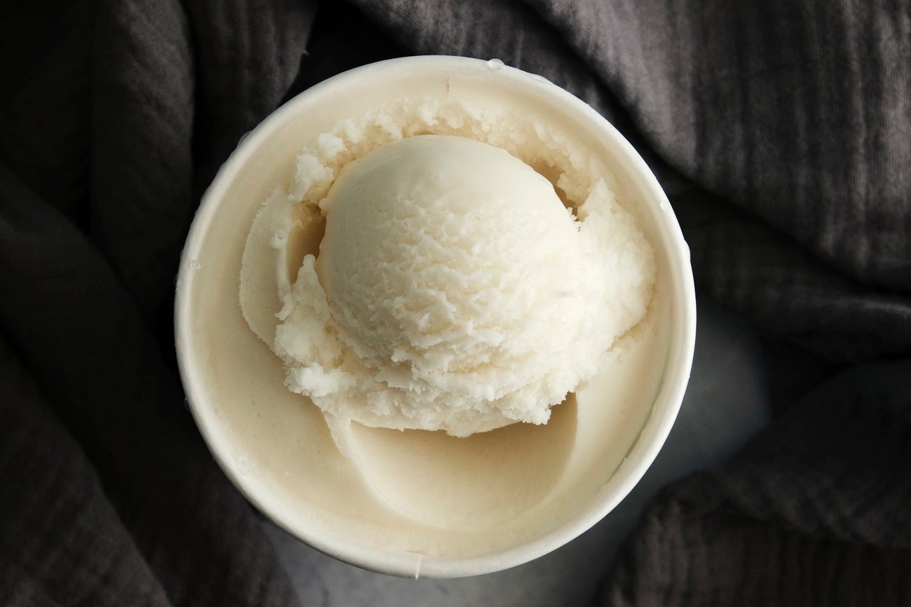 Although the Mauna Loa frozen dessert didn't have the best texture in our tests, the texture is still creamy and delicious.